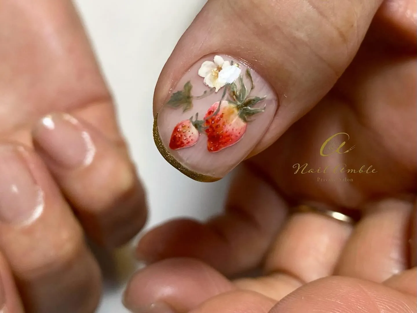 可愛い！いちごモチーフのネイル